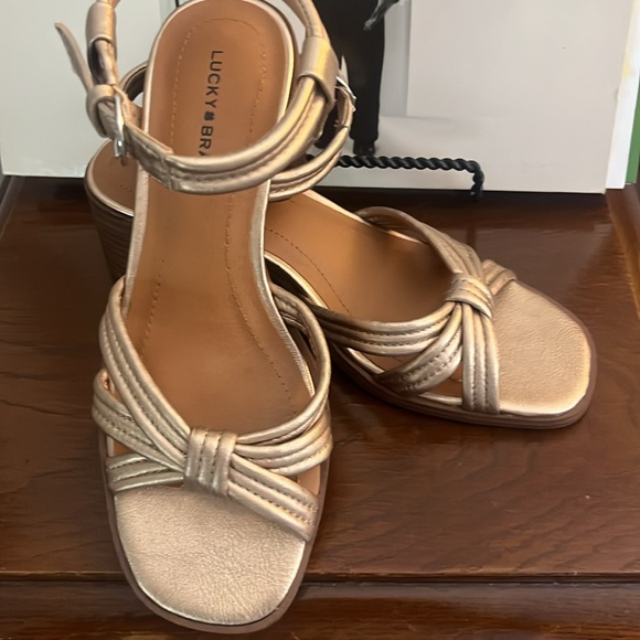 Lucky Brand Jolene Gold Sandals - Picture 13 of 15